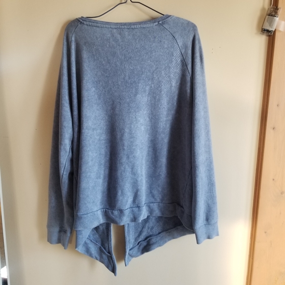 GAP / Oversized and Cozy Terry Sweatshirt - Picture 4 of 5